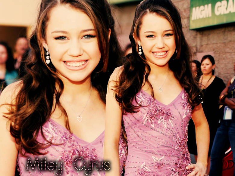 miley_cyrus_dot_com_wallpaper_bymileycyruslover_1-000192.jpg